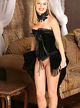 WoW nude maranne large labia corset