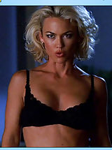 naked wives, Kelly Carlson